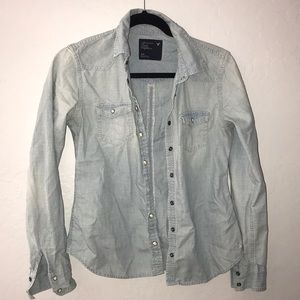 American Eagle: Denim Button Up
